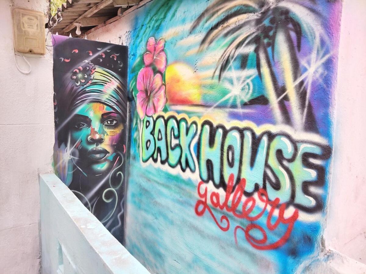 Back House Gallery * Cartagena